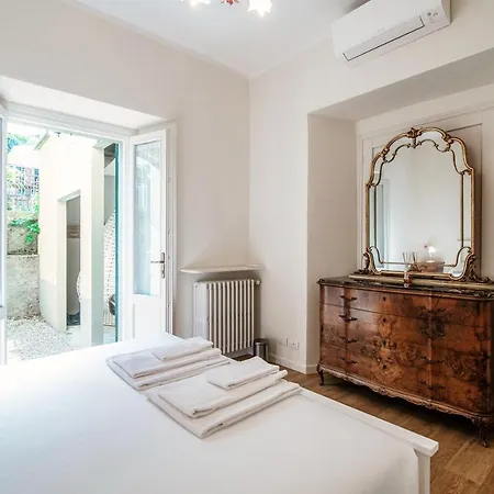 The Lemon Tree House - Center *