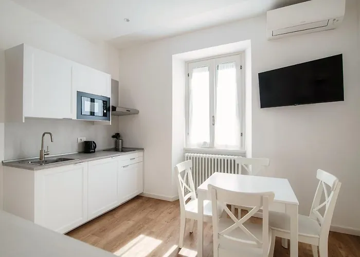 The Lemon Tree House - Center *