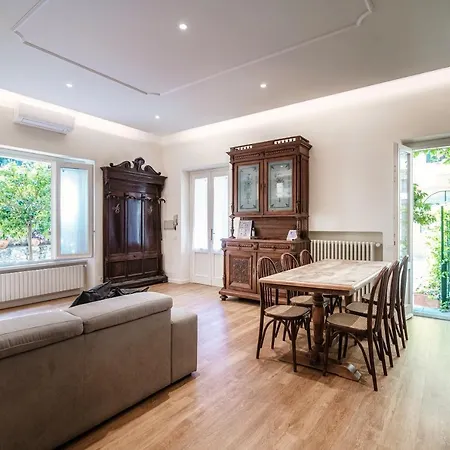 The Lemon Tree House - Center Apartment