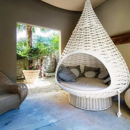 The Lemon Tree House - Center *