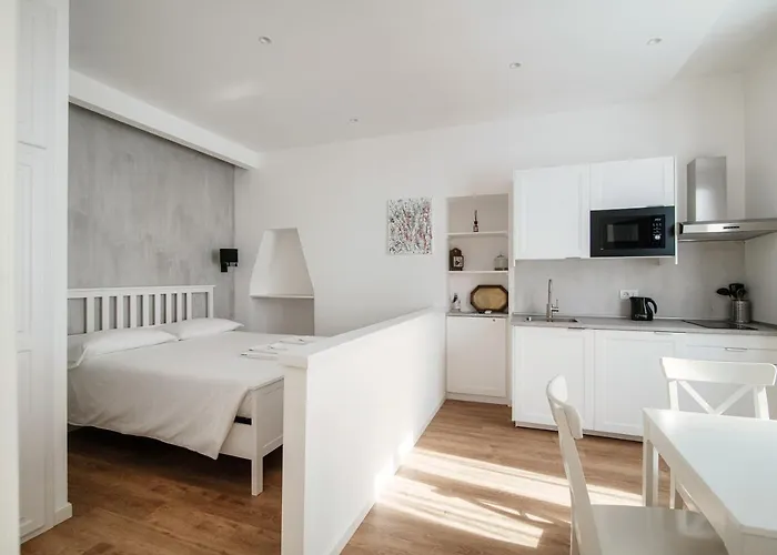 The Lemon Tree House - Center Апартаменты *
