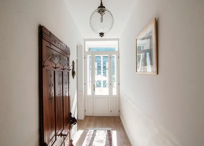 The Lemon Tree House - Center *