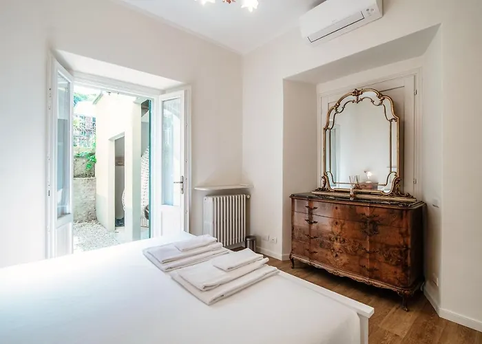 The Lemon Tree House - Center *