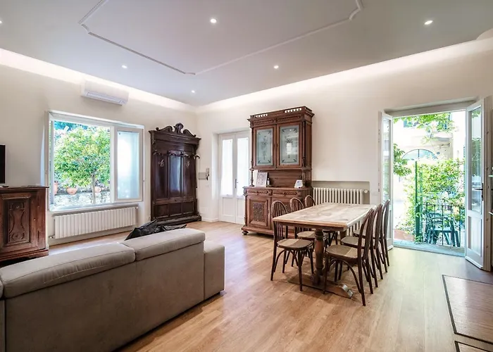 The Lemon Tree House - Center Apartment