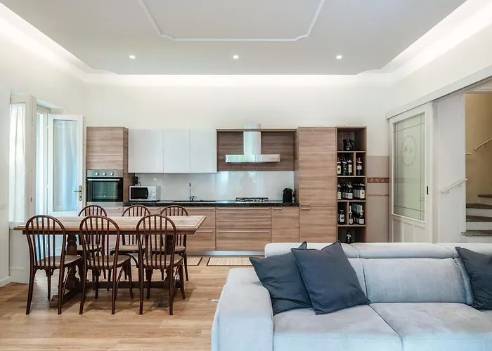 The Lemon Tree House - Center Apartment *