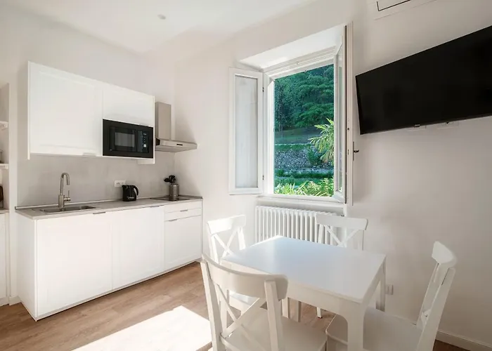 The Lemon Tree House - Center Apartment