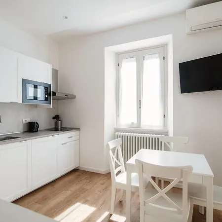 The Lemon Tree House - Center *